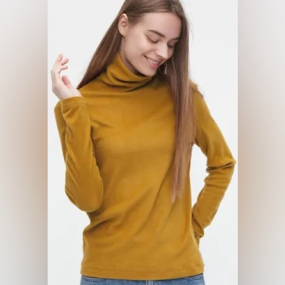 Uniqlo Orange Fleece Turtleneck